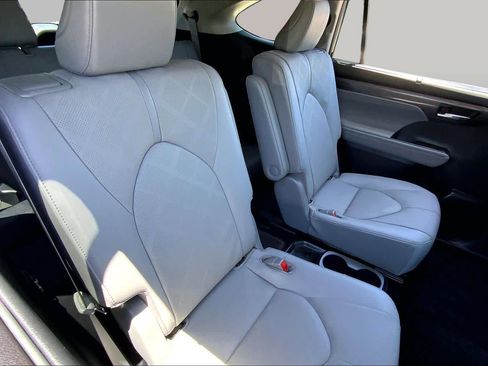 Used 2021 Toyota Highlander Platinum AWD/4WD image 20