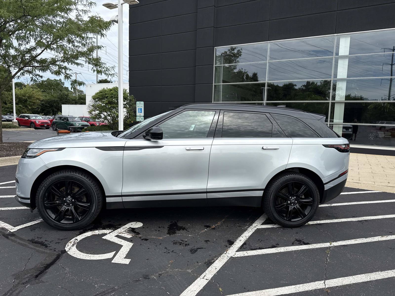 Used 2023 Land Rover Range Rover Velar S AWD/4WD image 2