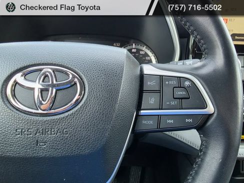 Used 2023 Toyota Highlander XLE AWD/4WD image 15
