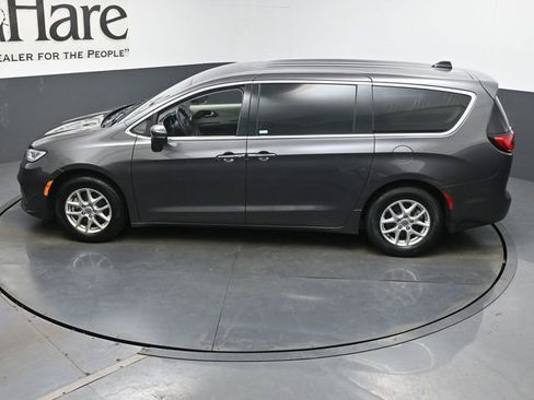 Used 2023 Chrysler Pacifica Touring-L FWD image 43