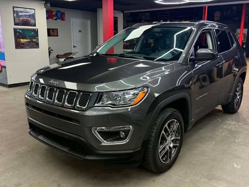 Used 2018 Jeep Compass Latitude w/ Cold Weather Group AWD/4WD image 1