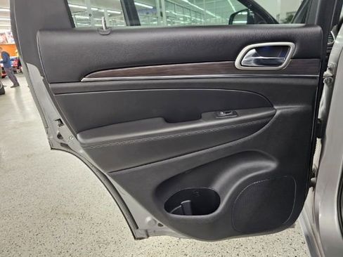 Used 2018 Jeep Grand Cherokee Overland image 27