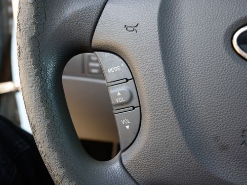 Used 2012 Kia Sedona LX image 25