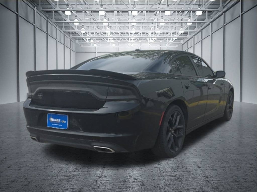 Used 2022 Dodge Charger SXT w/ Blacktop Package RWD image 7