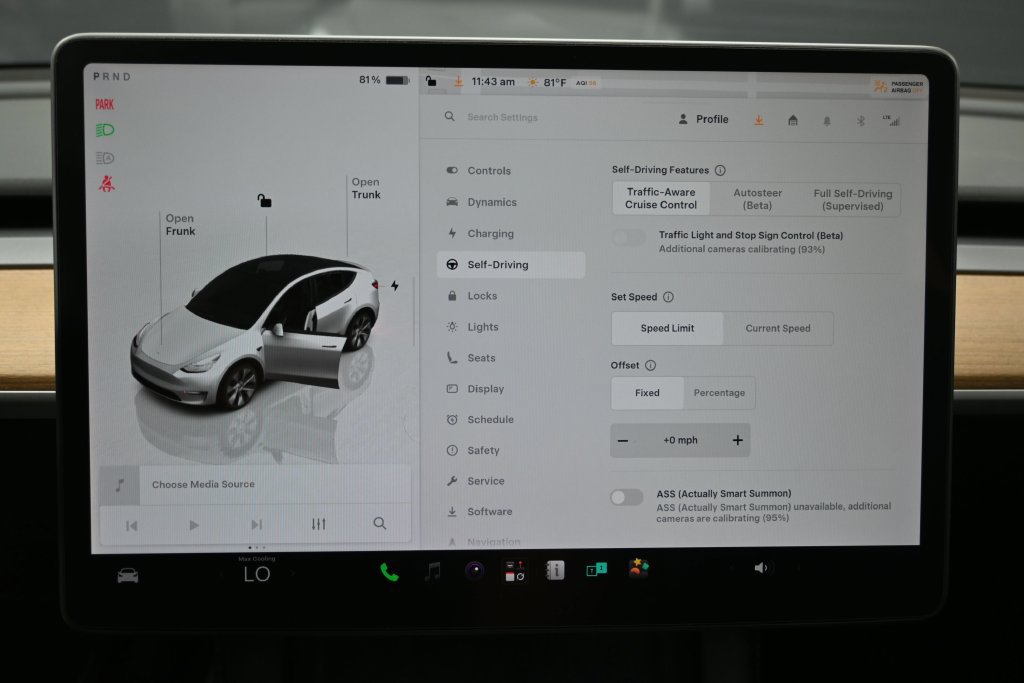 Used 2023 Tesla Model Y Long Range AWD/4WD image 28