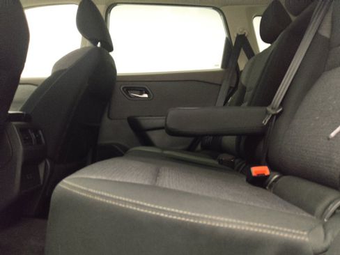 Used 2022 Nissan Rogue SV FWD image 18