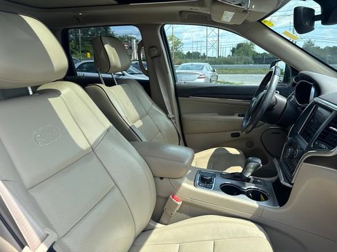 Used 2018 Jeep Grand Cherokee Overland AWD/4WD image 24