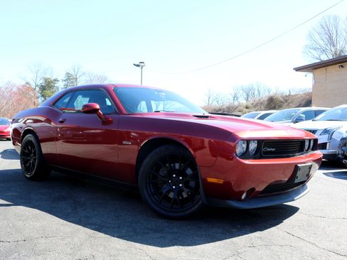 Used 2014 Dodge Challenger SXT image 3
