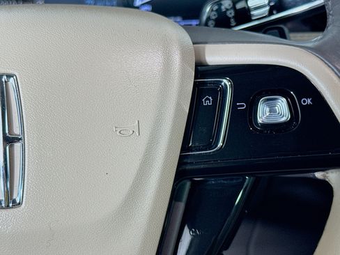 Used 2022 Lincoln Corsair FWD w/ Premium Package image 13