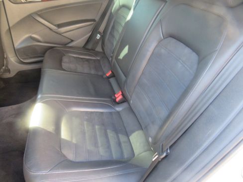 Used 2013 Volkswagen Passat TDI SEL Premium image 26