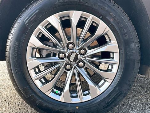 Used 2024 Cadillac XT4 Premium Luxury image 35