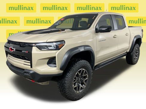 Used 2024 Chevrolet Colorado ZR2 w/ Safety Package image 14