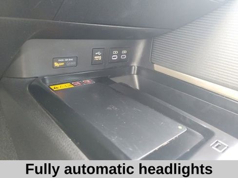 Used 2025 Toyota Camry SE image 8