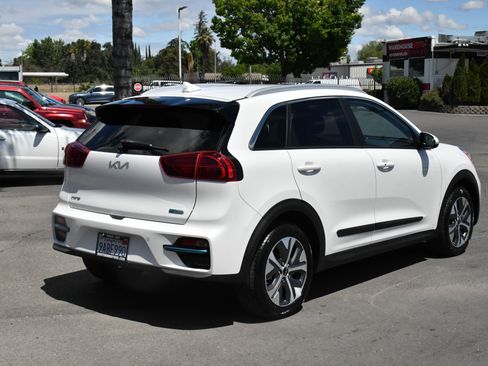 Used 2022 Kia Niro EX Premium FWD image 8