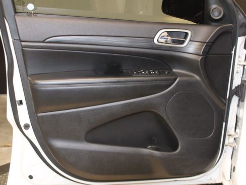 Used 2019 Jeep Grand Cherokee Altitude image 14