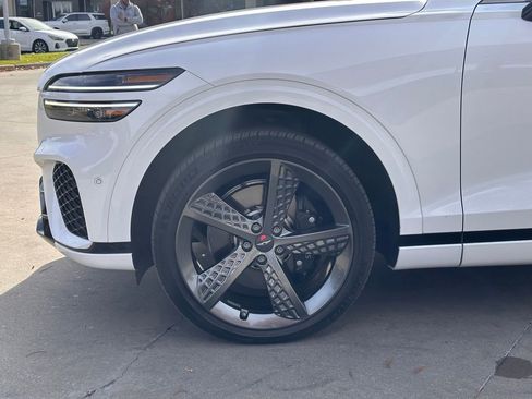 Used 2023 Genesis GV70 3.5T Sport w/ Sport Prestige Package image 8