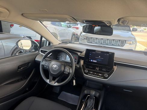 Used 2025 Toyota Corolla LE FWD image 34