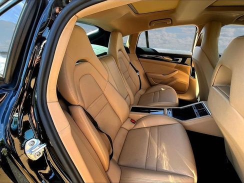 Used 2019 Porsche Panamera RWD image 24