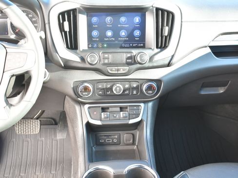 Used 2024 GMC Terrain SLT image 19