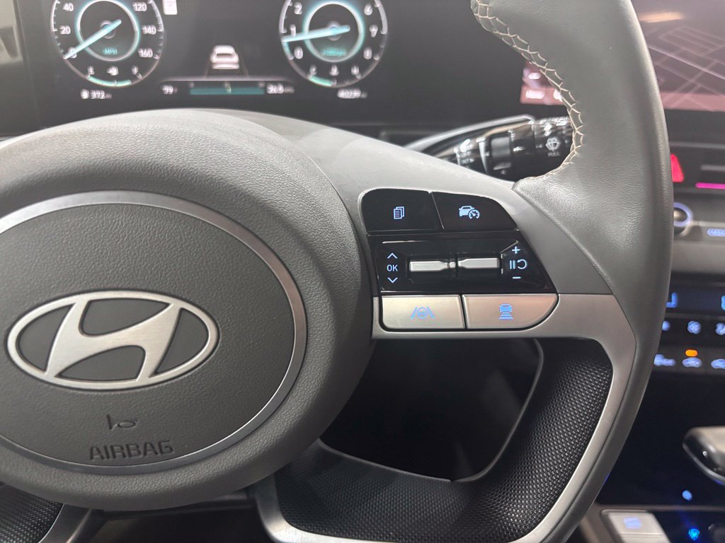 Used 2025 Hyundai Elantra SEL FWD image 13
