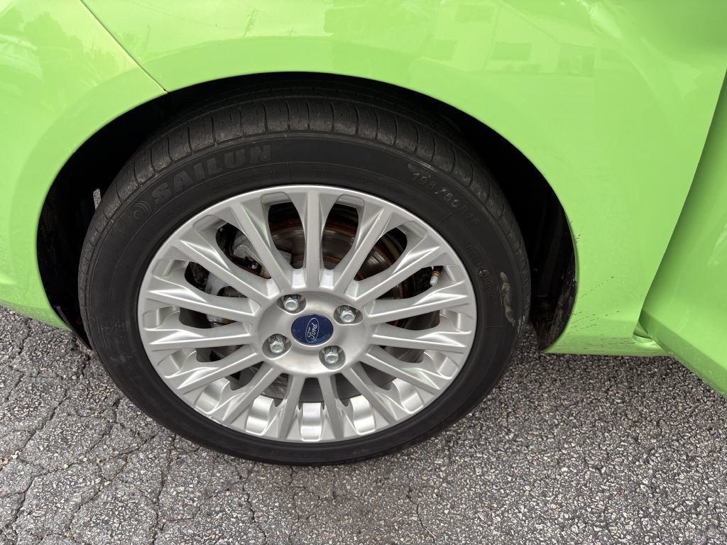 Used 2014 Ford Fiesta Titanium FWD image 17