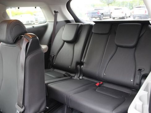 Used 2024 Kia Carnival EX FWD image 25
