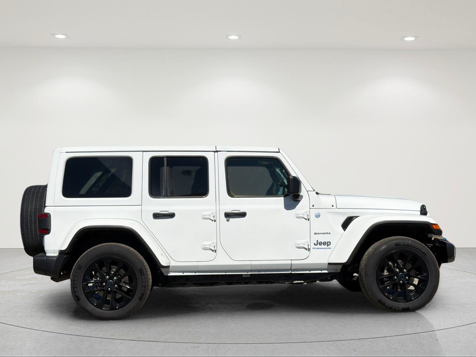 Used 2024 Jeep Wrangler Unlimited Sahara AWD/4WD image 6
