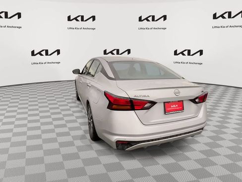 Used 2024 Nissan Altima 2.5 SV FWD image 6