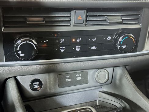 Used 2024 Nissan Rogue S image 15