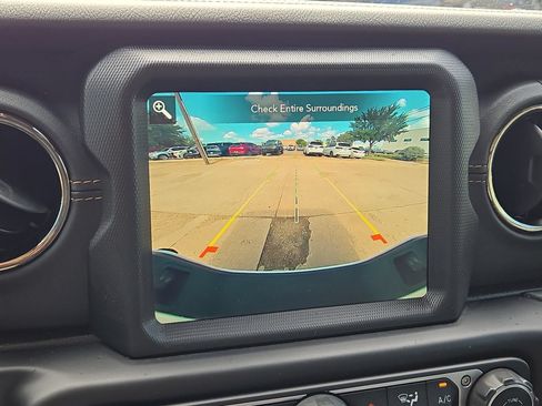 Used 2022 Jeep Gladiator Overland AWD/4WD image 18