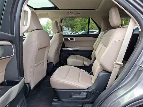 Used 2021 Ford Explorer XLT w/ Equipment Group 202A image 13