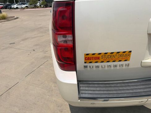 Used 2010 Chevrolet Suburban LTZ RWD image 11