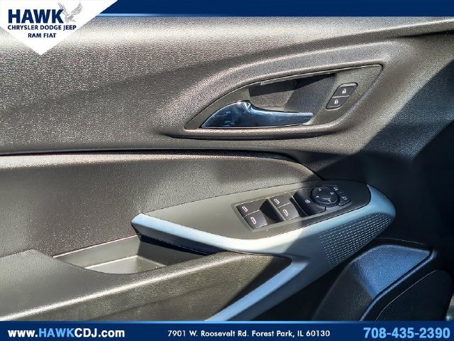 Used 2025 Chevrolet Trax LS w/ LS Convenience Package FWD image 13