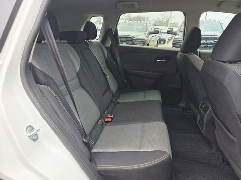 Used 2023 Nissan Rogue SV AWD/4WD image 14