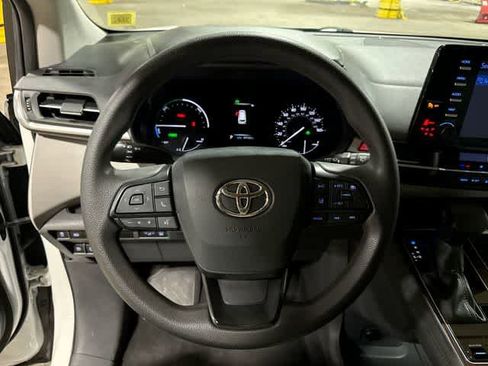 Certified 2022 Toyota Sienna LE FWD image 19