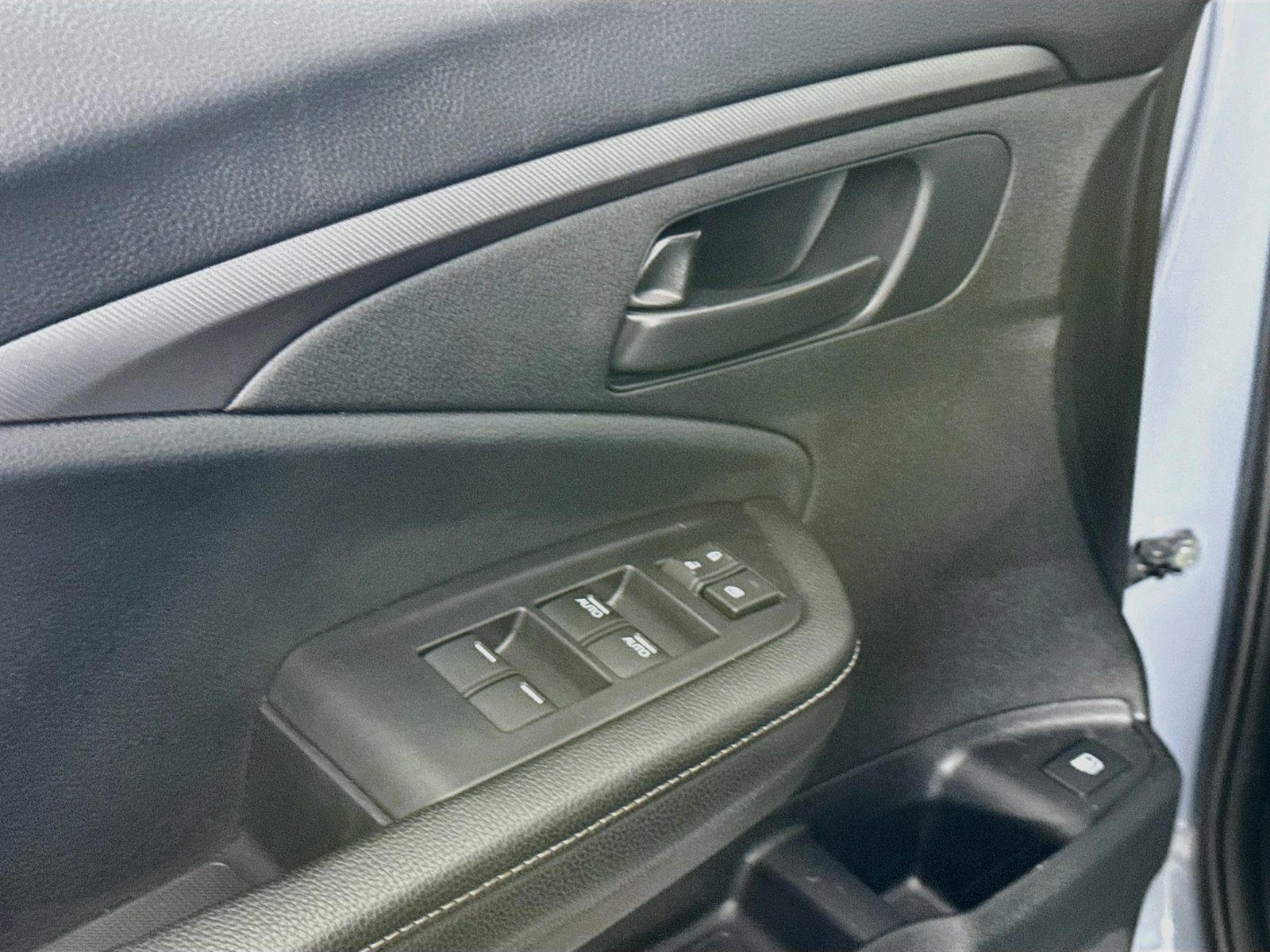 Used 2025 Honda Ridgeline Sport image 15