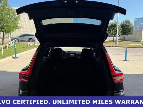 Certified 2025 Volvo XC40 B5 Plus AWD/4WD image 7