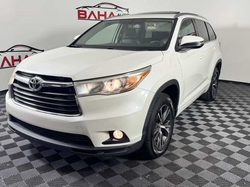 Used 2016 Toyota Highlander XLE FWD image 2