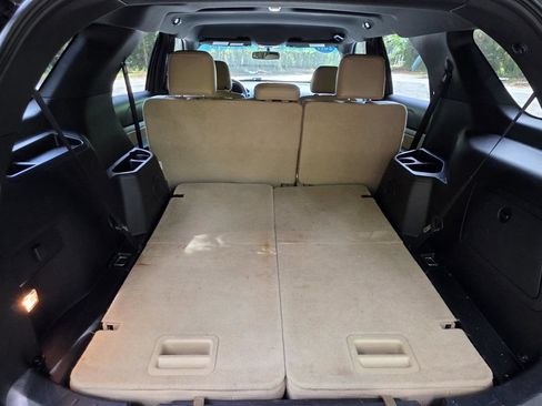 Used 2017 Ford Explorer XLT w/ Equipment Group 202A FWD image 11