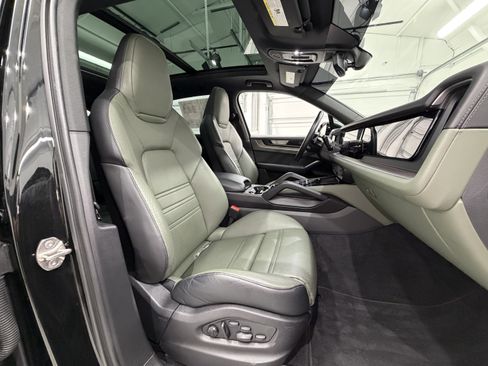 Certified 2024 Porsche Cayenne S AWD/4WD image 24