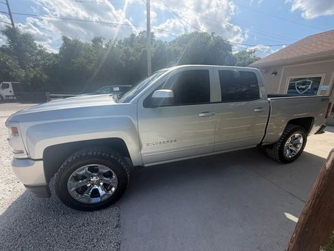 Used 2017 Chevrolet Silverado 1500 LT w/ All Star Edition AWD/4WD image 4