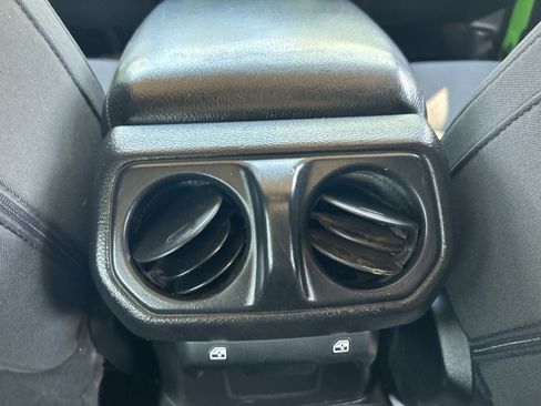Used 2018 Jeep Wrangler Unlimited Sport S AWD/4WD image 16