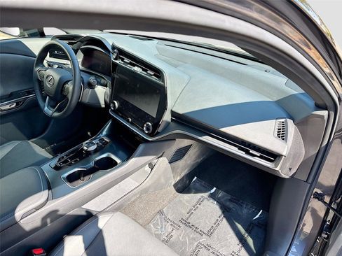 Used 2024 Lexus RZ 450e Premium w/ Technology Package image 30