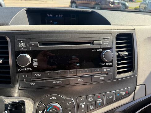 Used 2014 Toyota Sienna LE FWD image 55