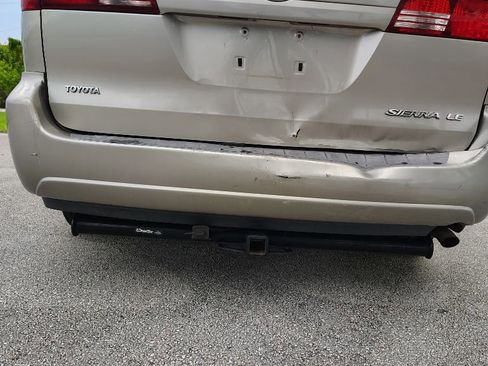 Used 2005 Toyota Sienna LE image 10