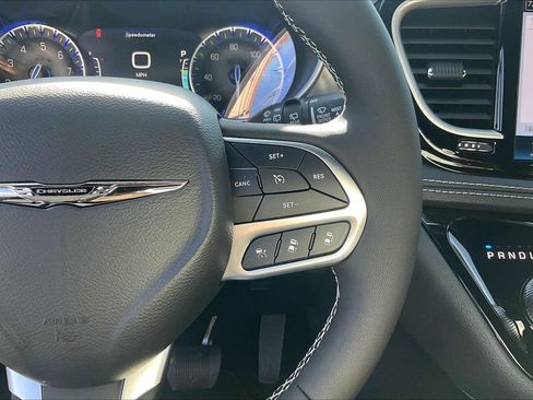 New 2026 Chrysler Pacifica Select FWD image 29