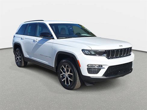 New 2025 Jeep Grand Cherokee Limited image 3