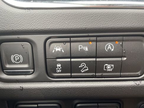 Used 2024 Chevrolet Tahoe Premier AWD/4WD image 18