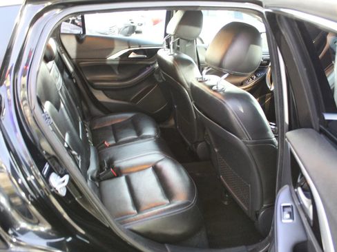 Used 2017 INFINITI QX30 Premium FWD image 11