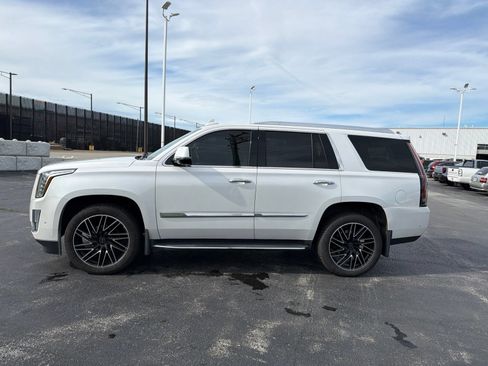 Used 2018 Cadillac Escalade Luxury AWD/4WD image 4